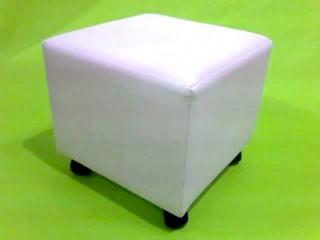 PUFF QUADRADO ESTRUTURA EM MADEIRA MDF 35X40X40,CM COM RODAS